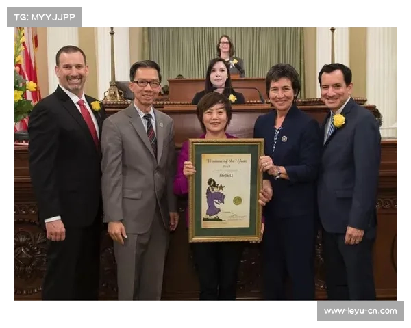 克洛伊·凯莉出席年度女性颁奖礼 英女足影响力出圈 克洛伊·凯莉出席年度女性颁奖礼 英女足影响力出圈